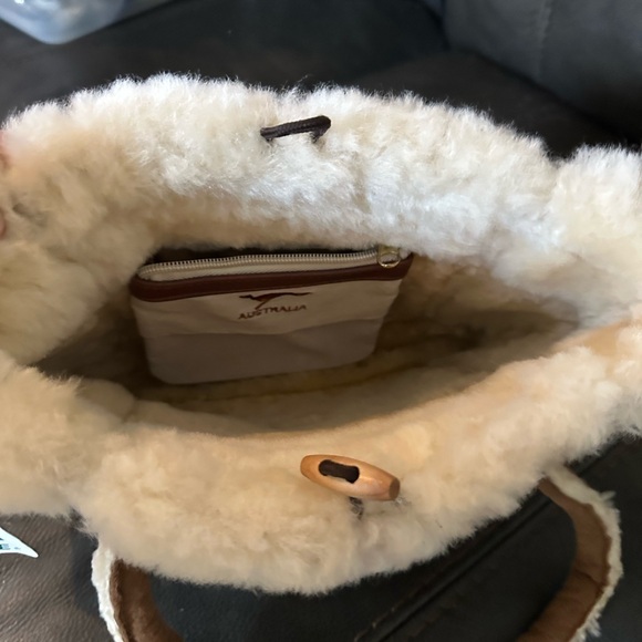 UGG Beige Shearling Tote NWT - Picture 4 of 7